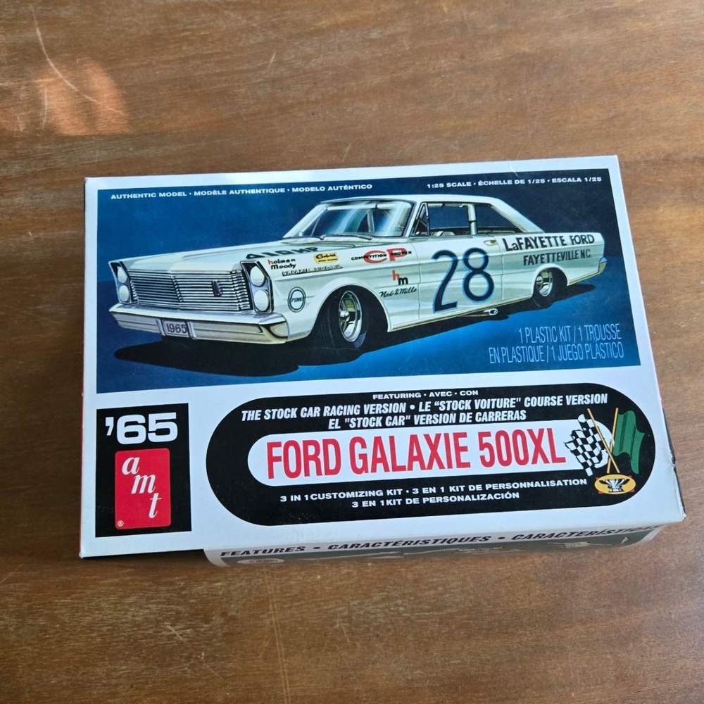 AMT 1965 Ford Galaxie 500XL Model Kit 1:25 3-in-1 Customizing Kit open box